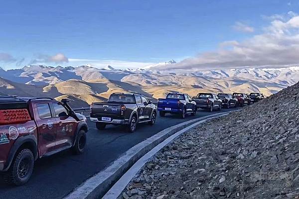 2022款黑弹齐鲁车展正式上市 售价24.88万元