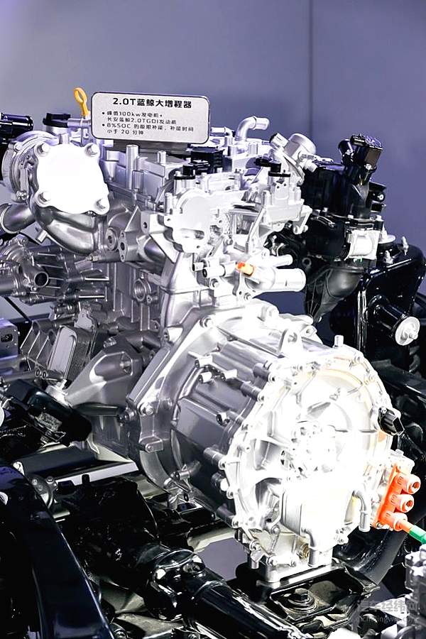 售价13.99万元起 长安猎手超级增程皮卡震撼上市