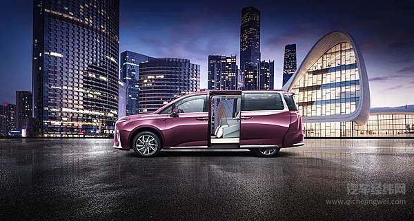 【上汽大通MAXUS全尺寸新生代智能MPV G90震撼上市】