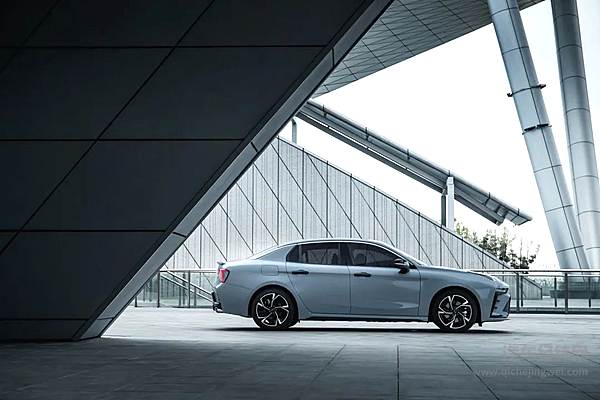 不止运动更要科技 全新领克03重新定义年轻轿跑？