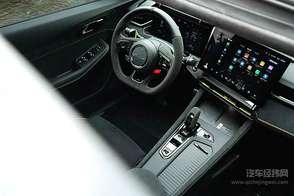 不止运动更要科技 全新领克03重新定义年轻轿跑？