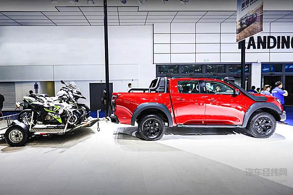 2022款黑弹齐鲁车展正式上市 售价24.88万元