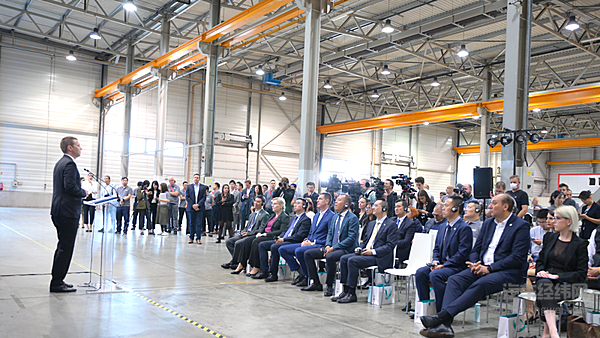 蔚来能源欧洲工厂首座换电站正式发运