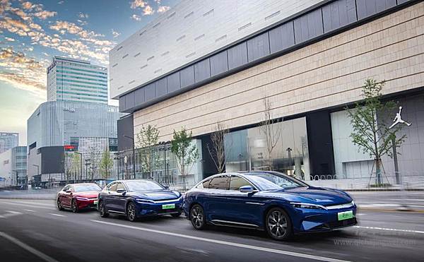 销量占据全球68% 国产新能源厂商真的实现弯道超车了吗？