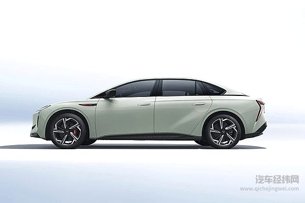 红旗EH7荣耀版上市 与小米SU7相比谁更强？