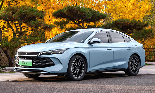 十万元级插混家用轿车对决 吉利银河L6 EM-i与比亚迪秦L谁更胜一筹