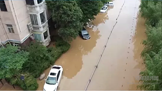 多雨季节怕水淹？硬派越野优势显现