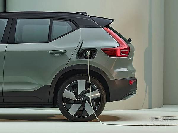 新一代旗舰SUV EX90即将到来 沃尔沃拉开电气化转型大幕