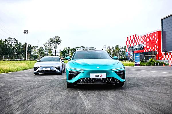 哪吒汽车该如何站稳中低端市场？