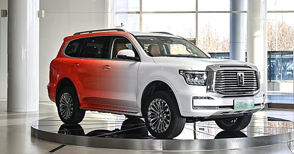 售价定位都相近 坦克500Hi4-Z和方程豹豹8谁更硬核？