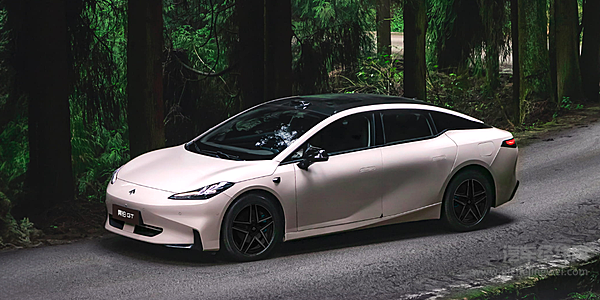 城市潮人VS家庭用户 昊铂GT和银河E8谁能拿捏你的驾驶喜好？