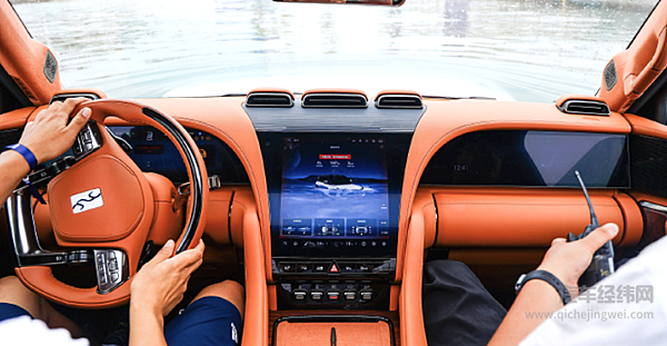 40万的纵横G700与100万的仰望U8 谁才是“船车融合”真答案？