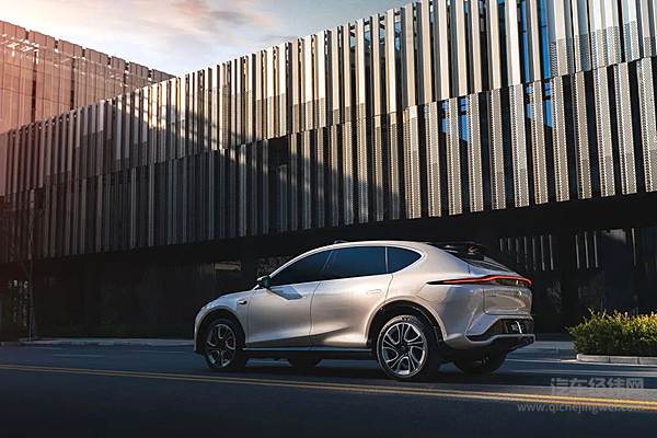 行业首个D.L.P.人工智能模型正式发布 智己IM AD NOA官宣上线