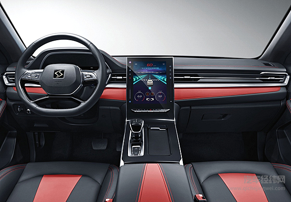 年轻化轿车二选一 思皓曜能否挑战奕炫MAX？