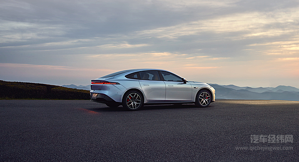 11万级 “国民潮车” 再进化 2025 款 eπ007重新定义年轻人的第一台车