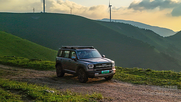 哈弗猛龙2026款PHEV 15.38万起硬派与智能兼具玩转“城野通吃”