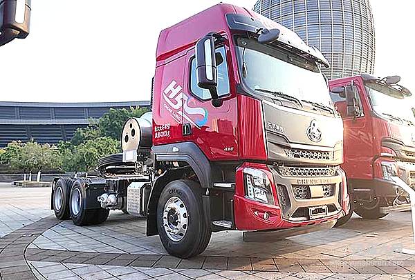 高效與舒適兼?zhèn)洌豪顜煾档某她圚5 LNG牽引車體驗(yàn)