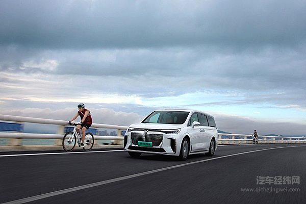 2025款岚图梦想家上市华为强力加持 小鹏X9能否一战？