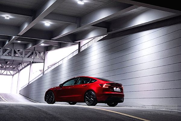 特斯拉FSD系统即将入华 它是颠覆者还是追随者？