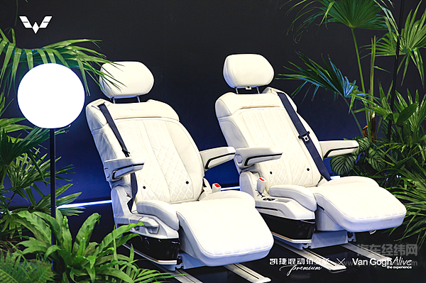 凯捷混动铂金版首发亮相梵高再现光影大展