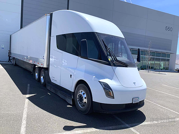 特斯拉Semi来势汹汹 吉利远程星瀚H迎头而上