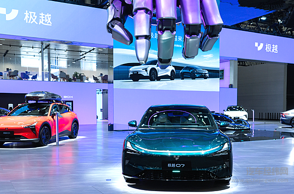 30万元内中大型纯电轿车对决 极越07与极氪001谁表现更好？