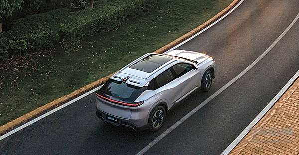 十万元纯电车型买谁更划算？ 风神L7纯电版能否挑战银河E5？