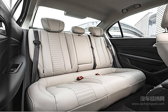 新款标致408内外焕然一新 再现“法式优雅”的魅力