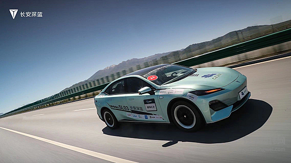 长安深蓝SL03吹响长安进军新能源汽车的号角