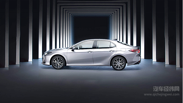 中日混动B级车PK 红旗H5硬刚凯美瑞