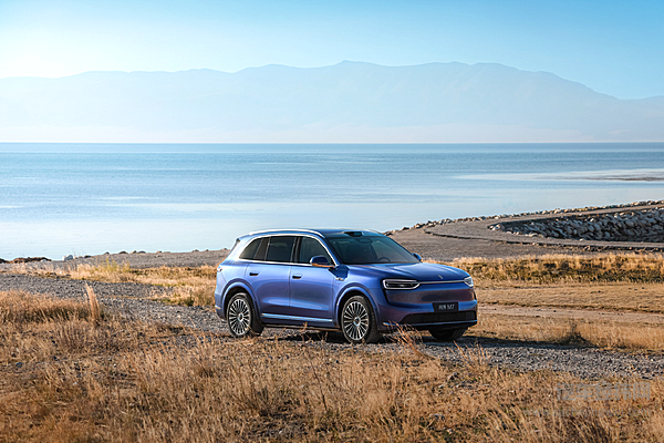 全新问界 M7 三维升级 让 30 万级 SUV 告别“二选一”