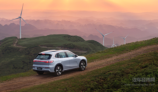 10万元的纯电SUV 吉利银河E5与深蓝S05谁的性价比更高？