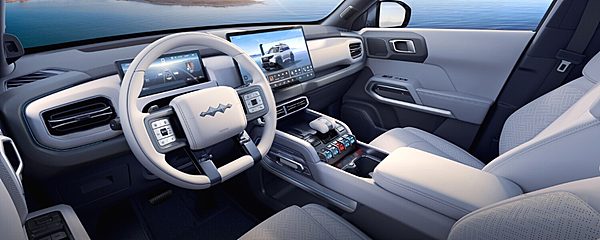 从机甲美学到玩家改装！钛3与iCAR V23谁是更好的方盒子？