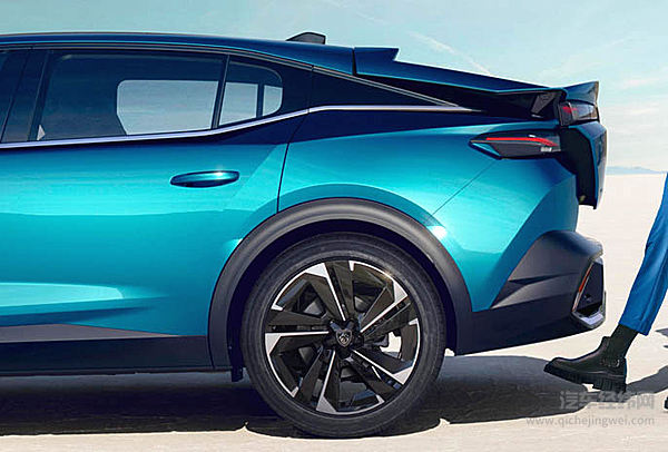 凌厉、不从众 标致408X和凡尔赛谁更能代表法式风格？