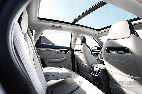 飞凡MARVEL R车内全景天窗