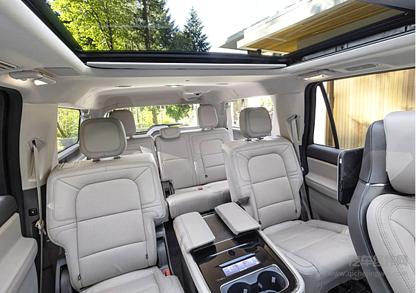 国产之光登上百万级豪华SUV擂台 红旗LS7能够挑战宝马X7与林肯领航员？