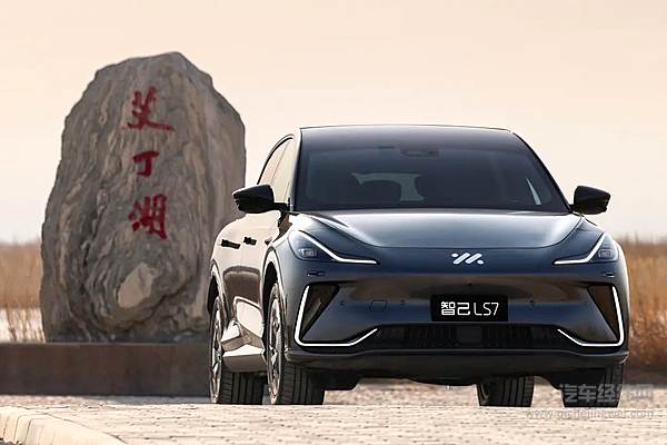 智己LS7成功刷新“电动汽车穿越最大海拔高度差” 吉尼斯世界纪录