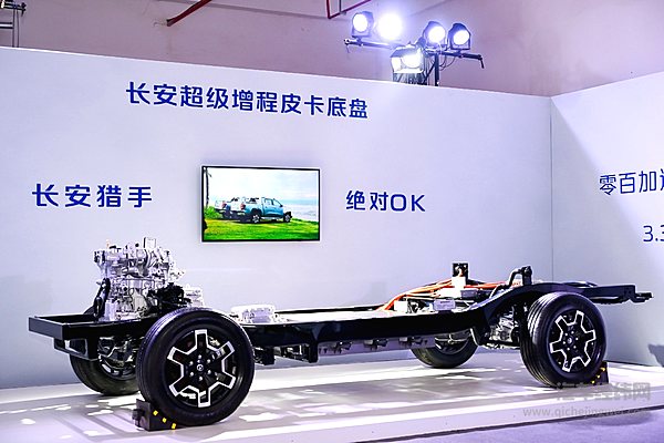 售价13.99万元起 长安猎手超级增程皮卡震撼上市