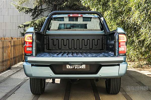 2022款黑弹齐鲁车展正式上市 售价24.88万元