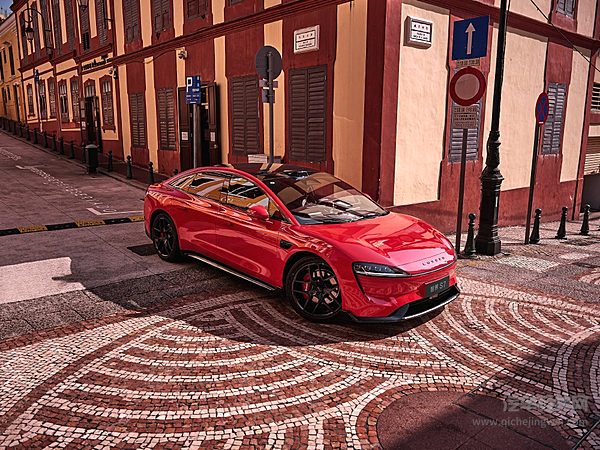 最大续航1649km 星纪元ES增程版比智界S7更划算？