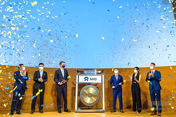 蔚来在新加坡交易所挂牌交易 成为全球首个三地上市车企