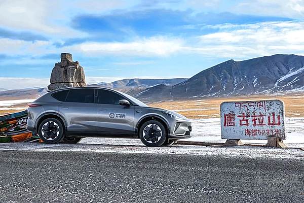 智己LS7成功刷新“电动汽车穿越最大海拔高度差” 吉尼斯世界纪录