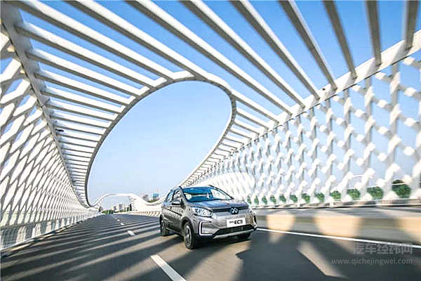 不怕“火”的新能源 北汽EC5续航400公里9.99万起售！