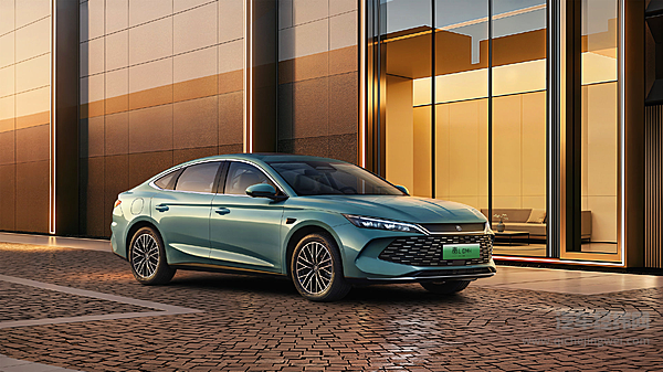 燃油标杆遇新能源黑马 第十五代轩逸和秦L DM-i你站哪边？