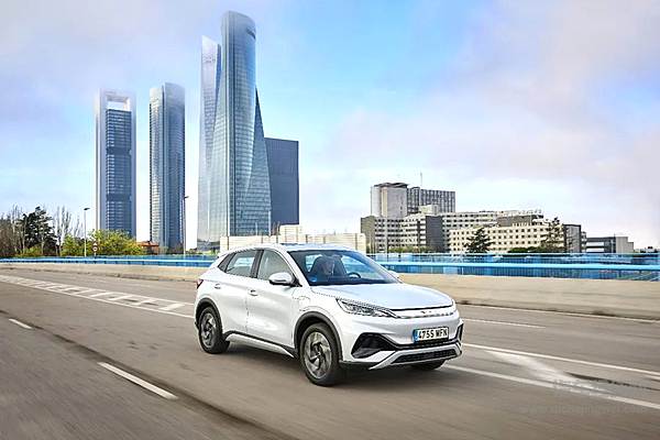 三车齐发 比亚迪乘用车在西班牙正式开售 两家先锋门店同期开业