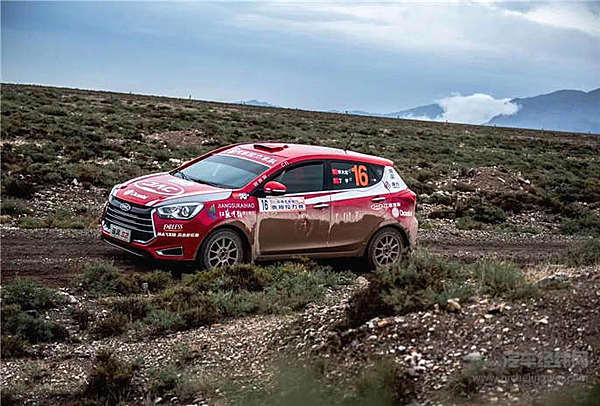 荒漠绿洲起狼烟 “魔鬼赛道”可不是浪得虚名！