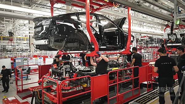 新能源汽车继续提价 其原因真的只是原材料太贵？