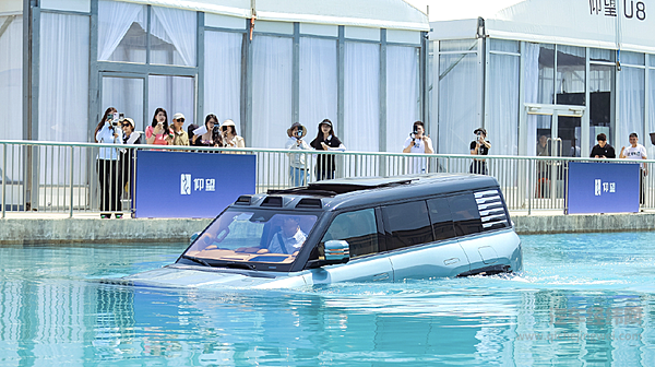 40万的纵横G700与100万的仰望U8 谁才是“船车融合”真答案？