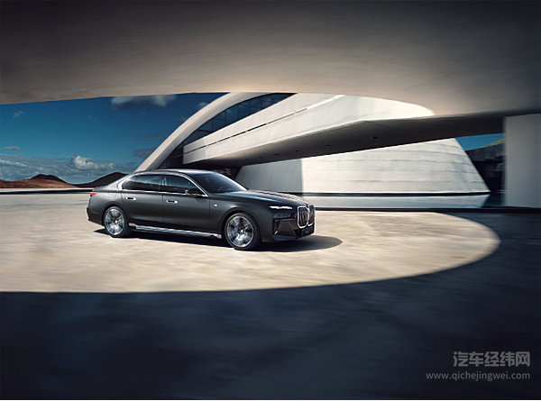 顶流行政座驾内卷 奔驰S级、宝马7系你Pick哪个？