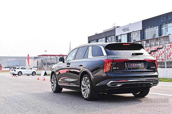 眼花缭乱的泊车辅助系统各有何特色？